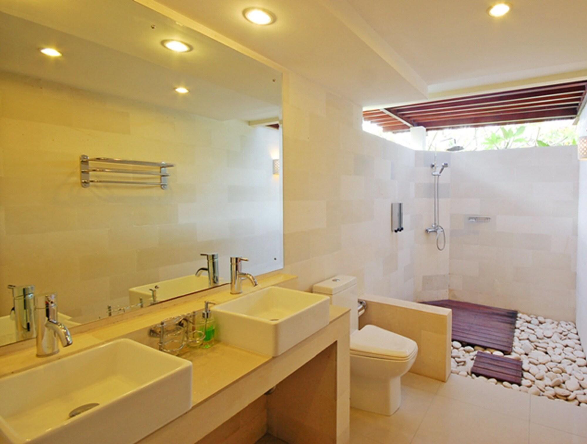 Frangipani Beach Hotel Lovina  Exterior photo