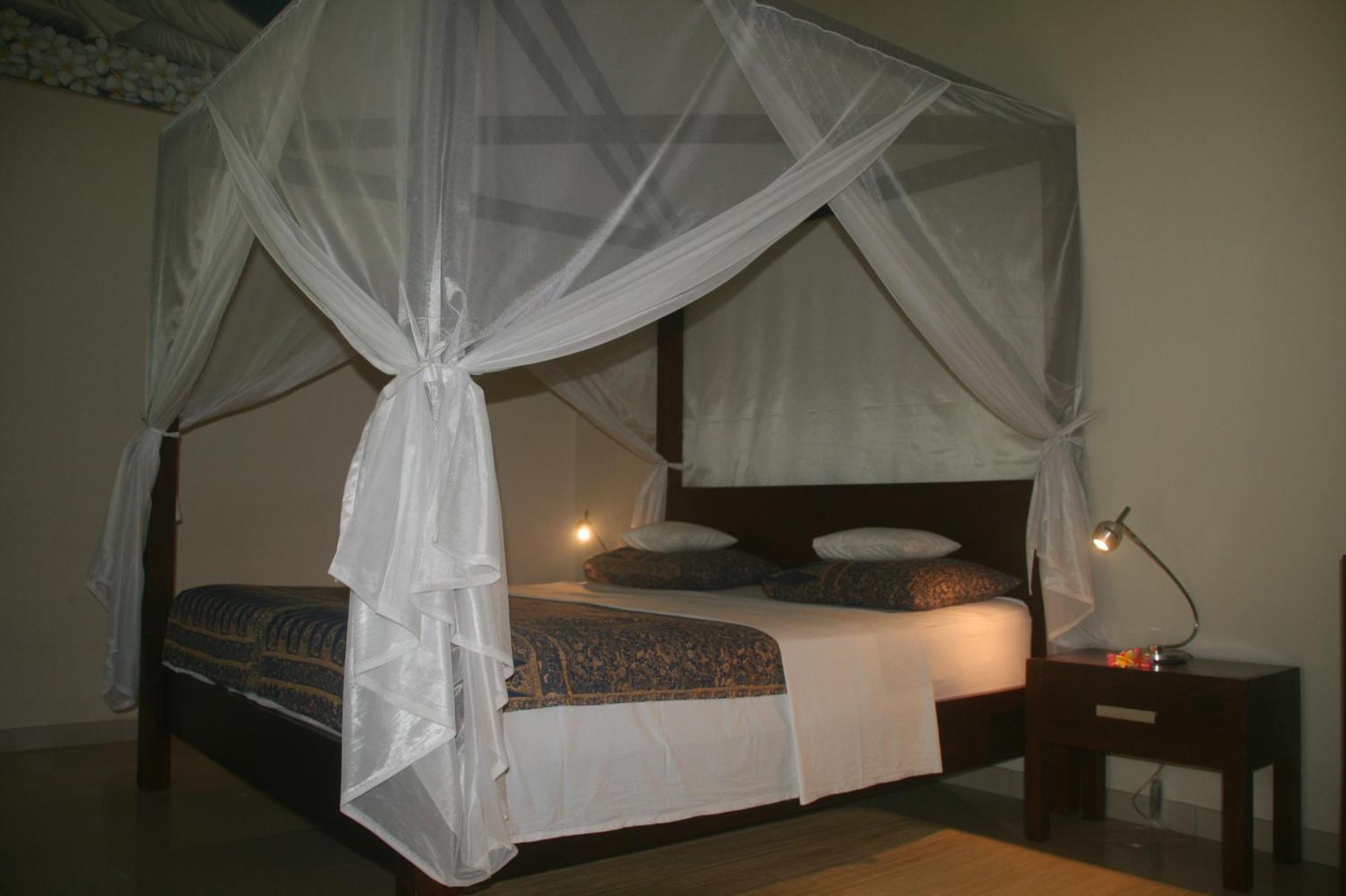 Frangipani Beach Hotel Lovina  Room photo