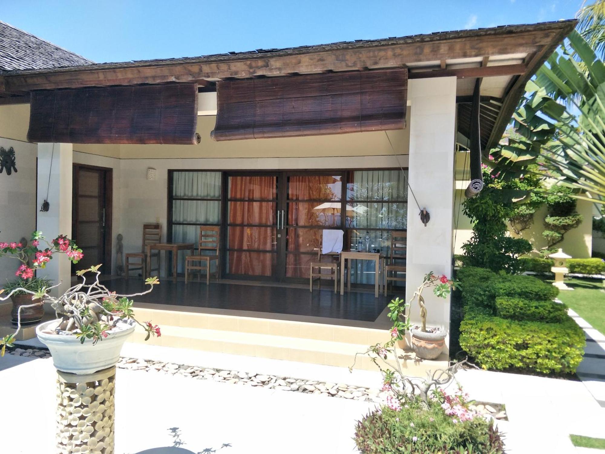 Frangipani Beach Hotel Lovina  Exterior photo