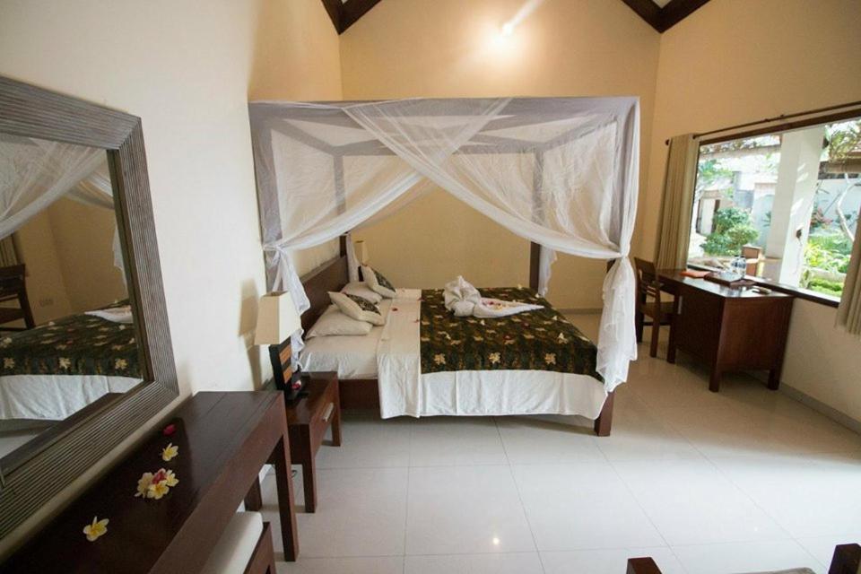 Frangipani Beach Hotel Lovina  Exterior photo