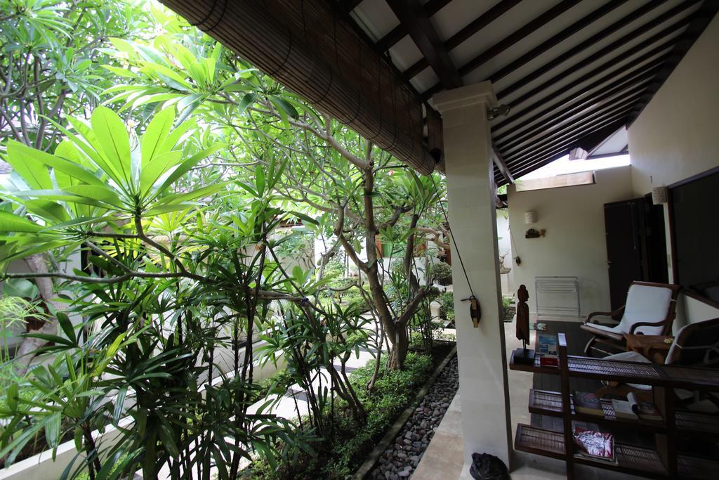 Frangipani Beach Hotel Lovina  Exterior photo